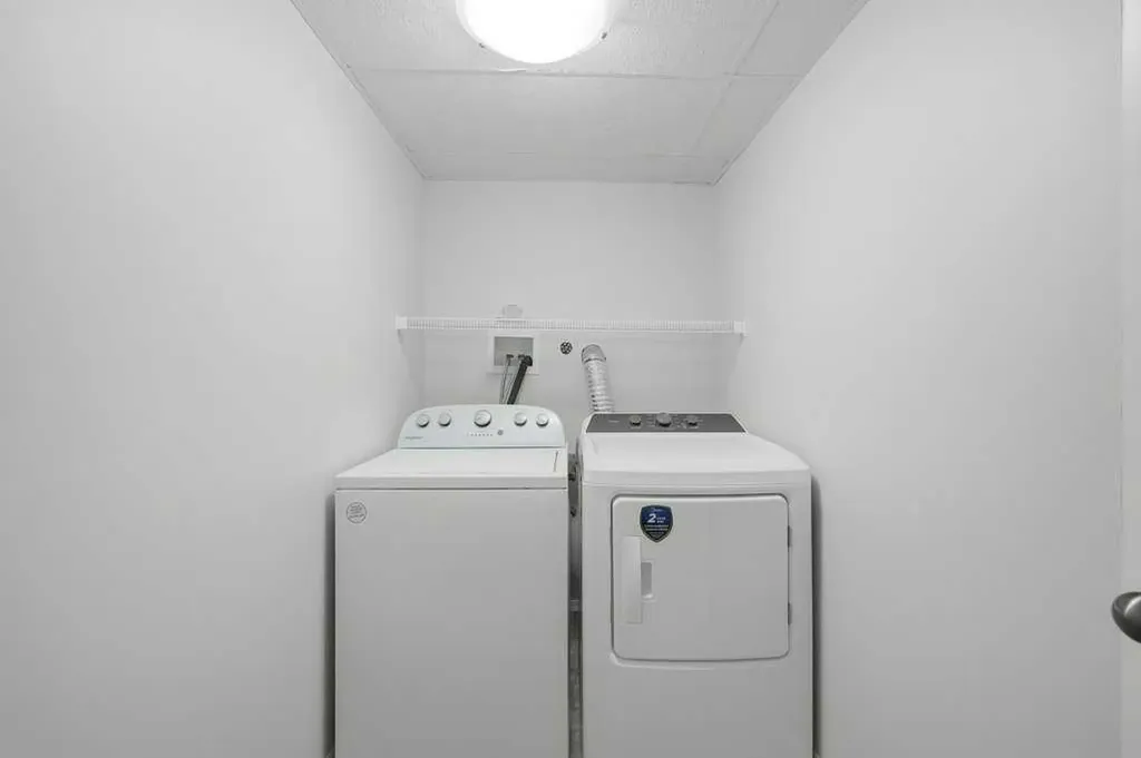 102 Denovan Crescent Red Deer AB T4R 1W2