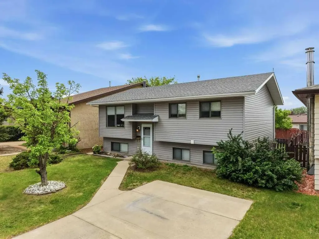 102 Denovan Crescent Red Deer AB T4R 1W2