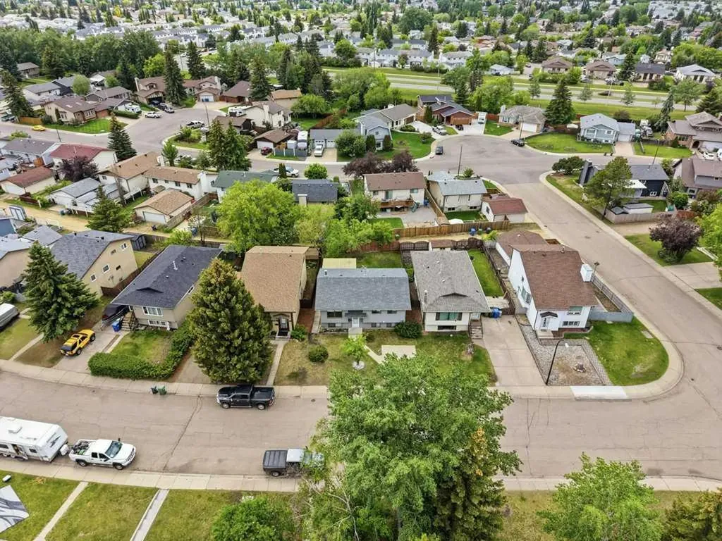 102 Denovan Crescent Red Deer AB T4R 1W2