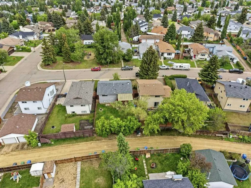 102 Denovan Crescent Red Deer AB T4R 1W2