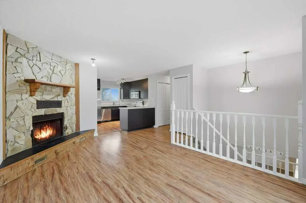 102 Denovan Crescent Red Deer AB T4R 1W2