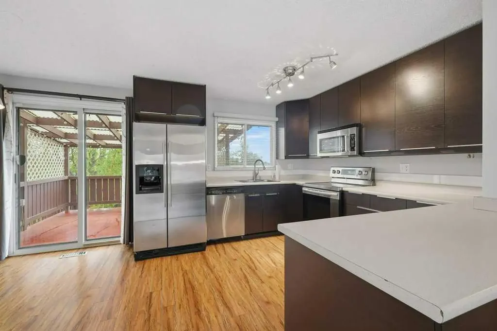 102 Denovan Crescent Red Deer AB T4R 1W2