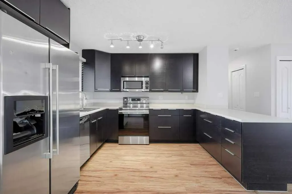 102 Denovan Crescent Red Deer AB T4R 1W2