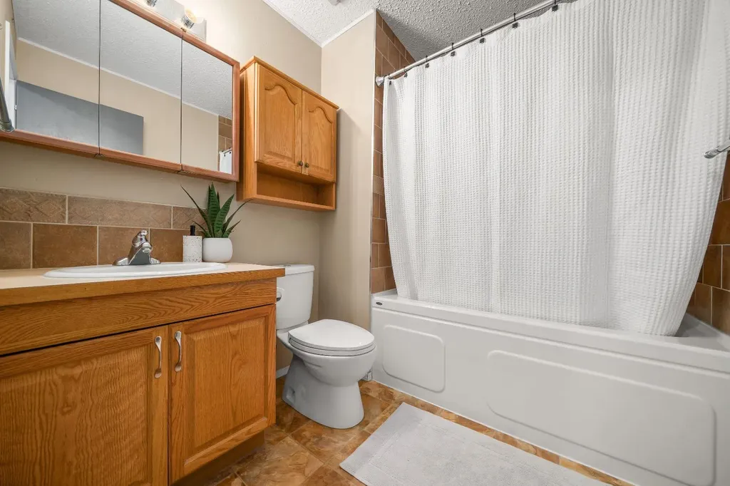 10 Rossmere Place SE Medicine Hat AB T1B2L6