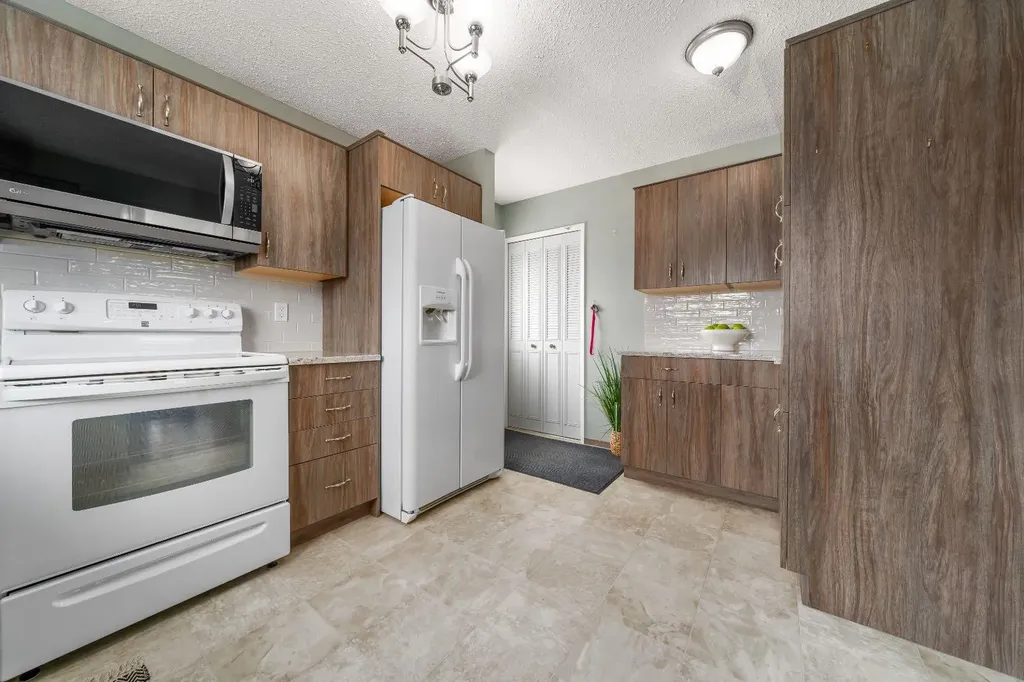 10 Rossmere Place SE Medicine Hat AB T1B2L6