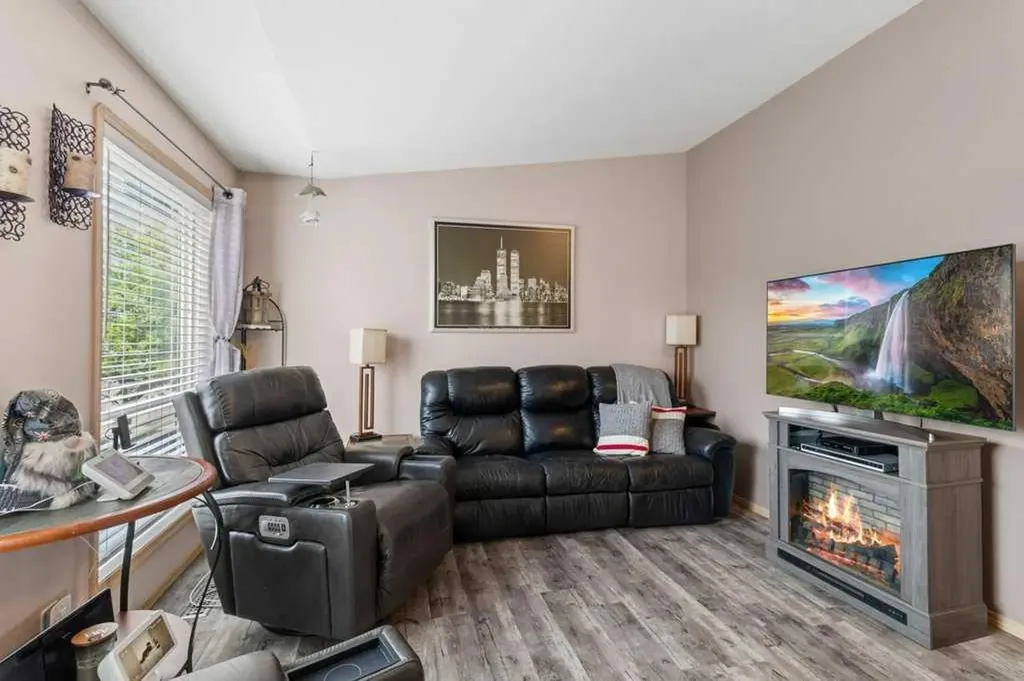 58 Drummond Close Red Deer AB T4R 3E2