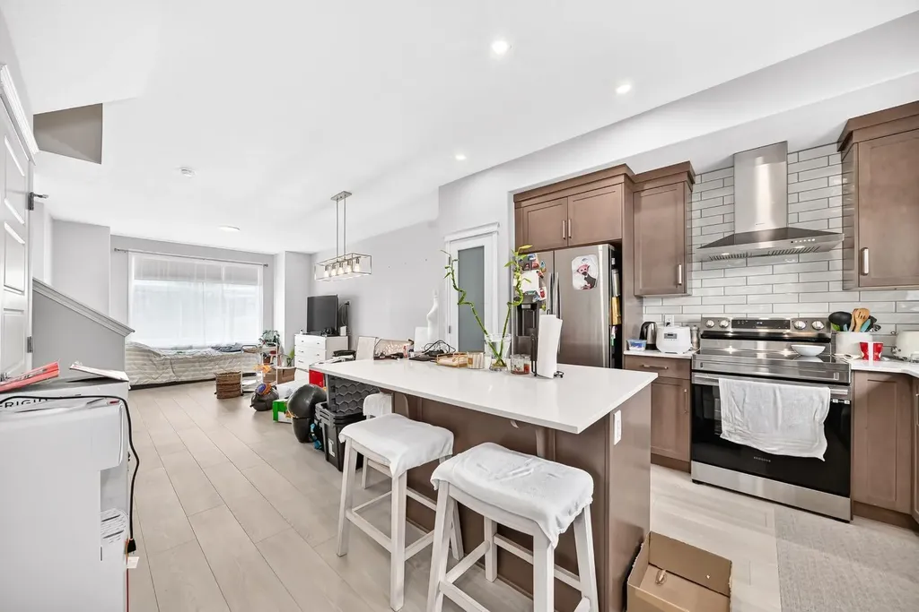 256 Belmont Boulevard SW Calgary AB T2X4W6