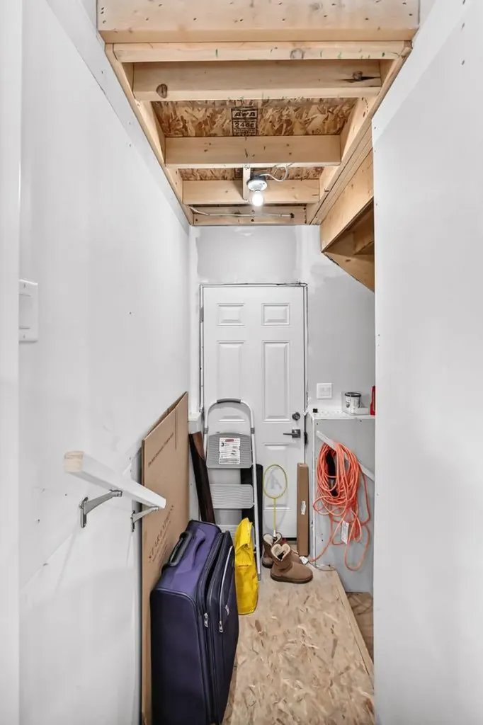 256 Belmont Boulevard SW Calgary AB T2X4W6