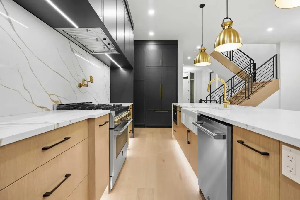 630 27 Avenue NE Calgary AB T2E 2A6