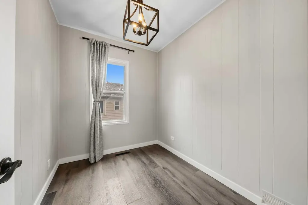 3807 1 Street NE Calgary AB T2E 3E1