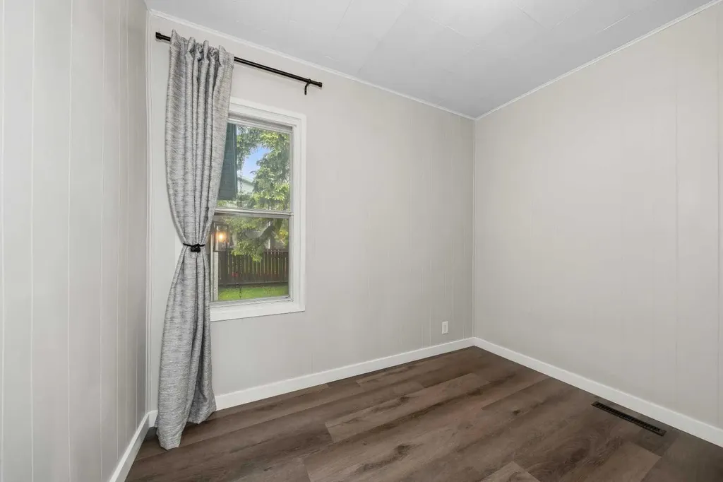 3807 1 Street NE Calgary AB T2E 3E1