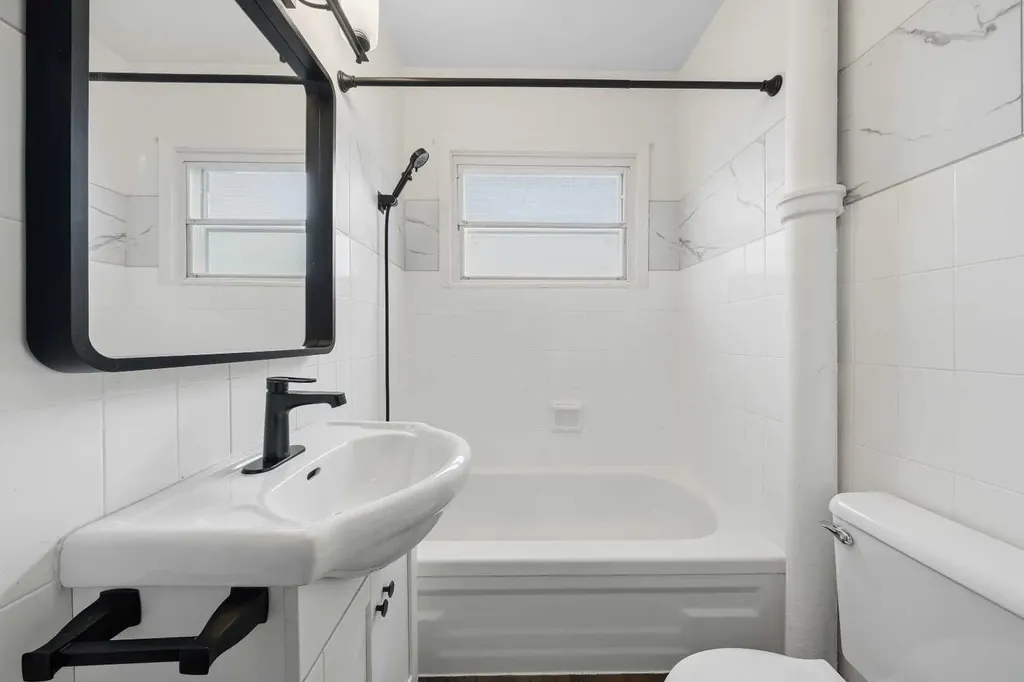3807 1 Street NE Calgary AB T2E 3E1