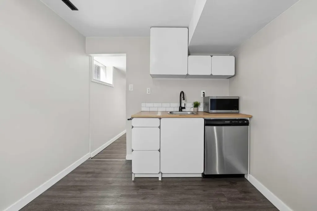3807 1 Street NE Calgary AB T2E 3E1