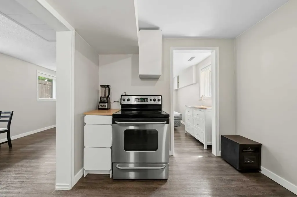 3807 1 Street NE Calgary AB T2E 3E1