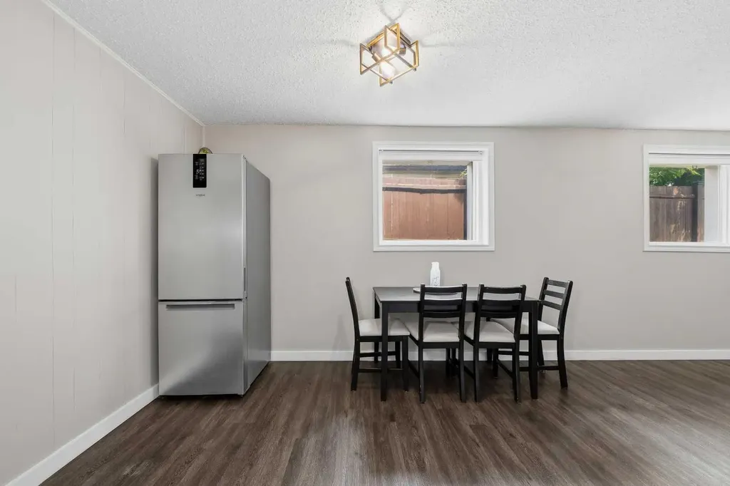 3807 1 Street NE Calgary AB T2E 3E1
