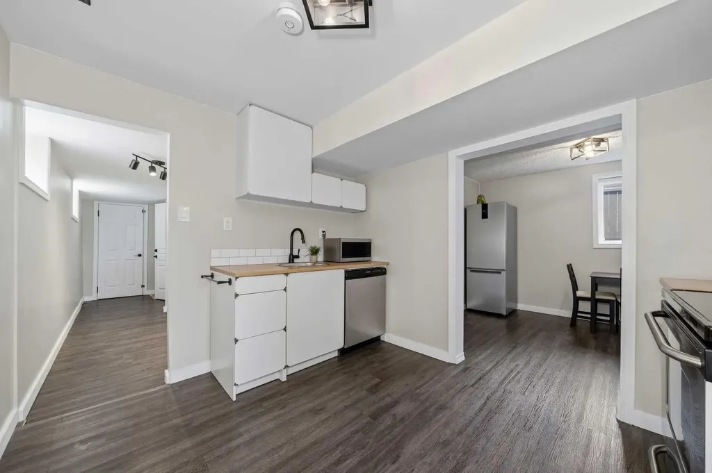 3807 1 Street NE Calgary AB T2E 3E1