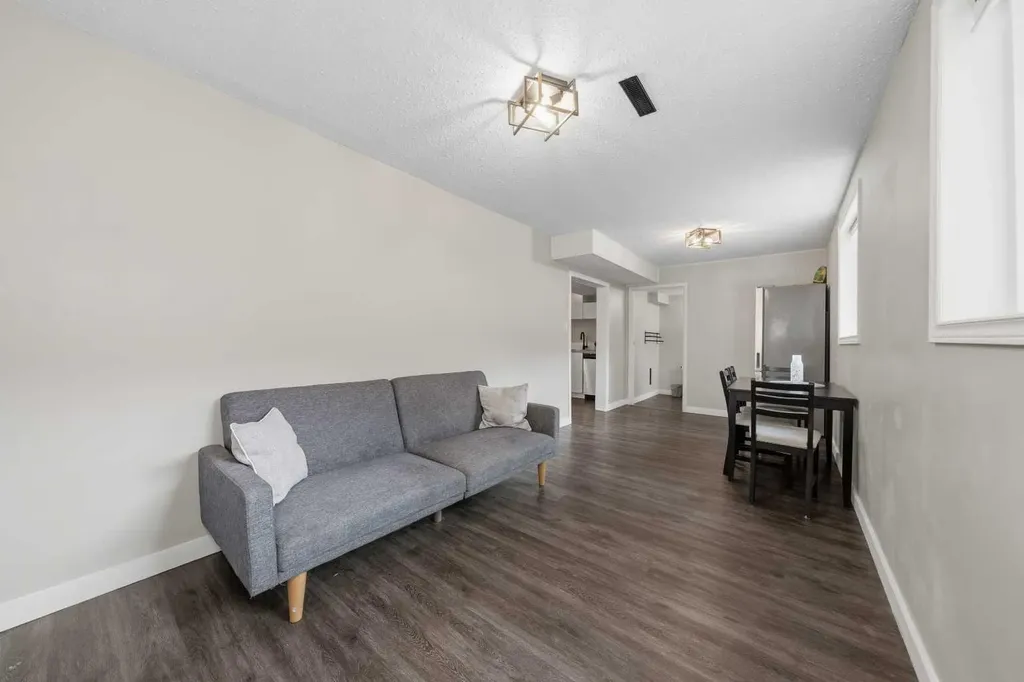 3807 1 Street NE Calgary AB T2E 3E1