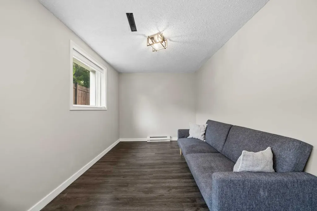 3807 1 Street NE Calgary AB T2E 3E1