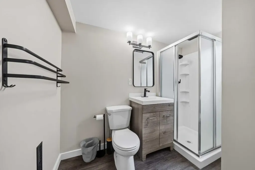 3807 1 Street NE Calgary AB T2E 3E1