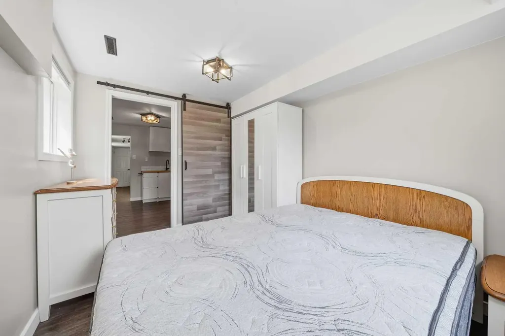 3807 1 Street NE Calgary AB T2E 3E1