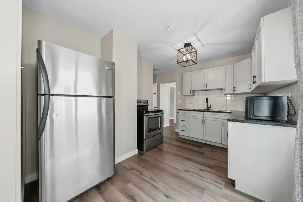 3807 1 Street NE Calgary AB T2E 3E1
