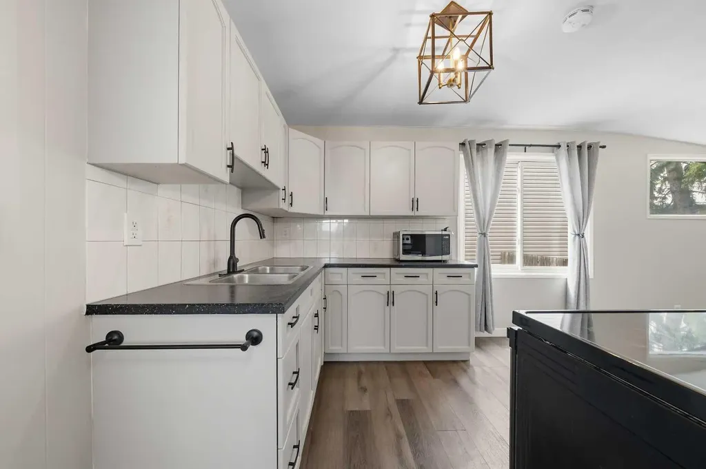 3807 1 Street NE Calgary AB T2E 3E1
