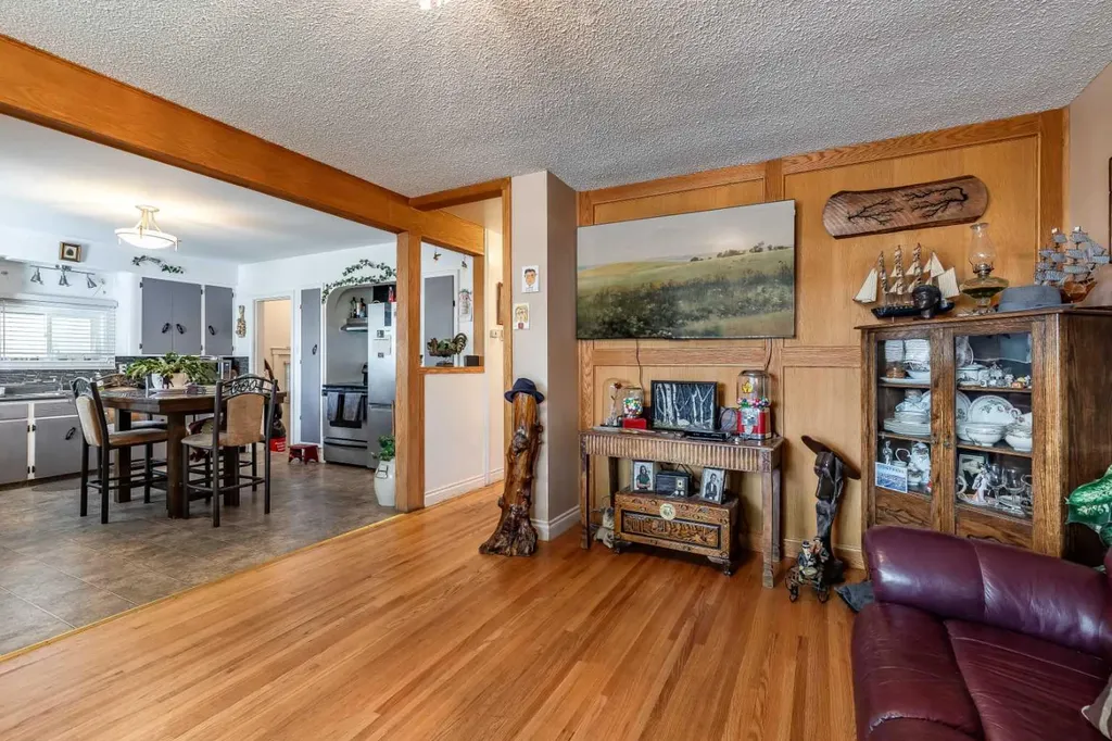 54 9 Street SW Medicine Hat AB T1A 4N6