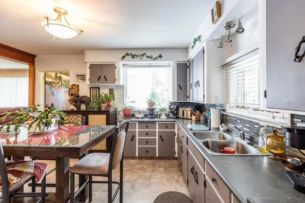 54 9 Street SW Medicine Hat AB T1A 4N6