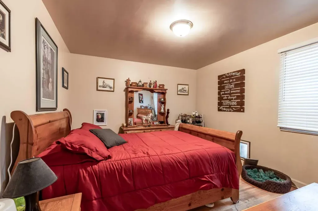 54 9 Street SW Medicine Hat AB T1A 4N6