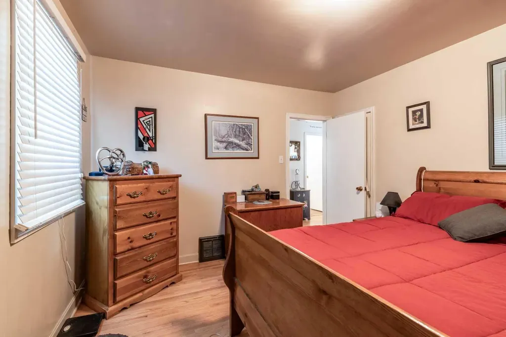 54 9 Street SW Medicine Hat AB T1A 4N6