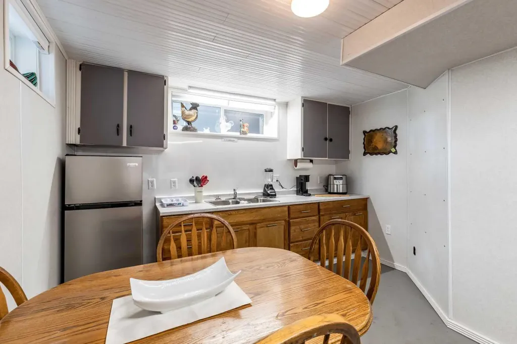 54 9 Street SW Medicine Hat AB T1A 4N6