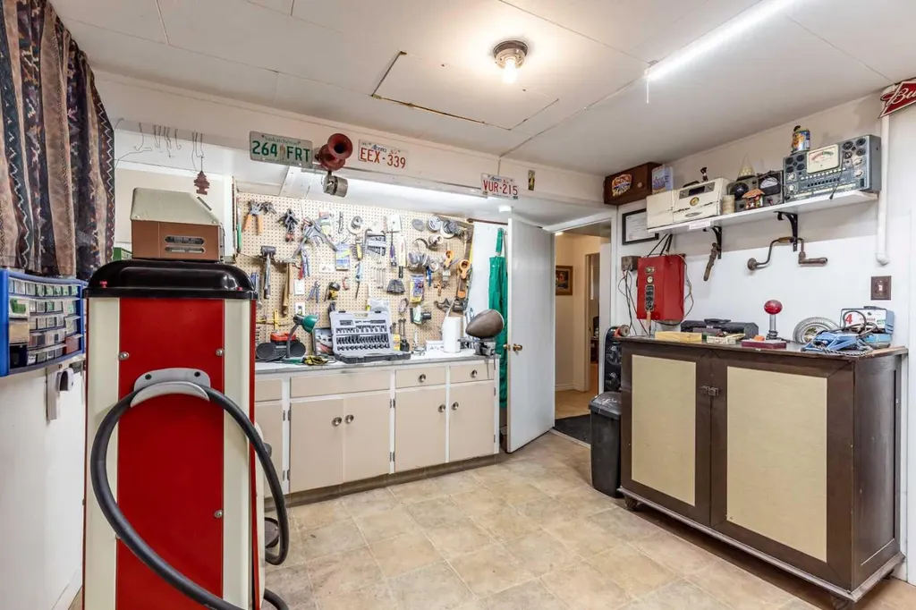 54 9 Street SW Medicine Hat AB T1A 4N6