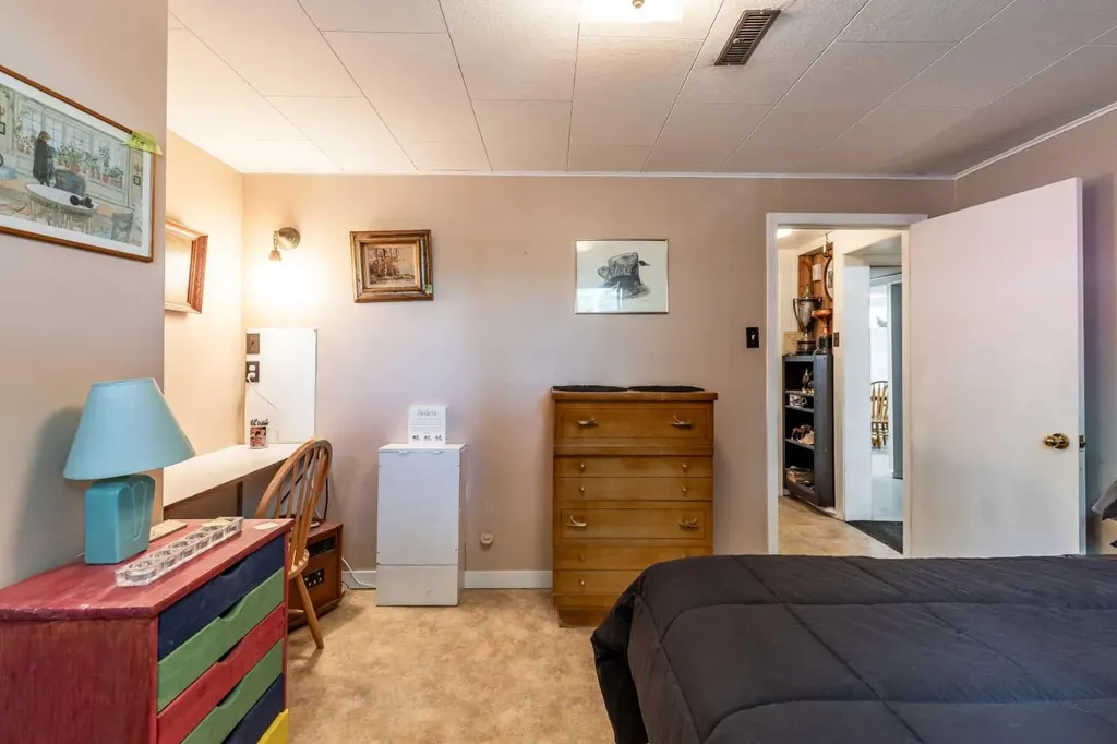54 9 Street SW Medicine Hat AB T1A 4N6