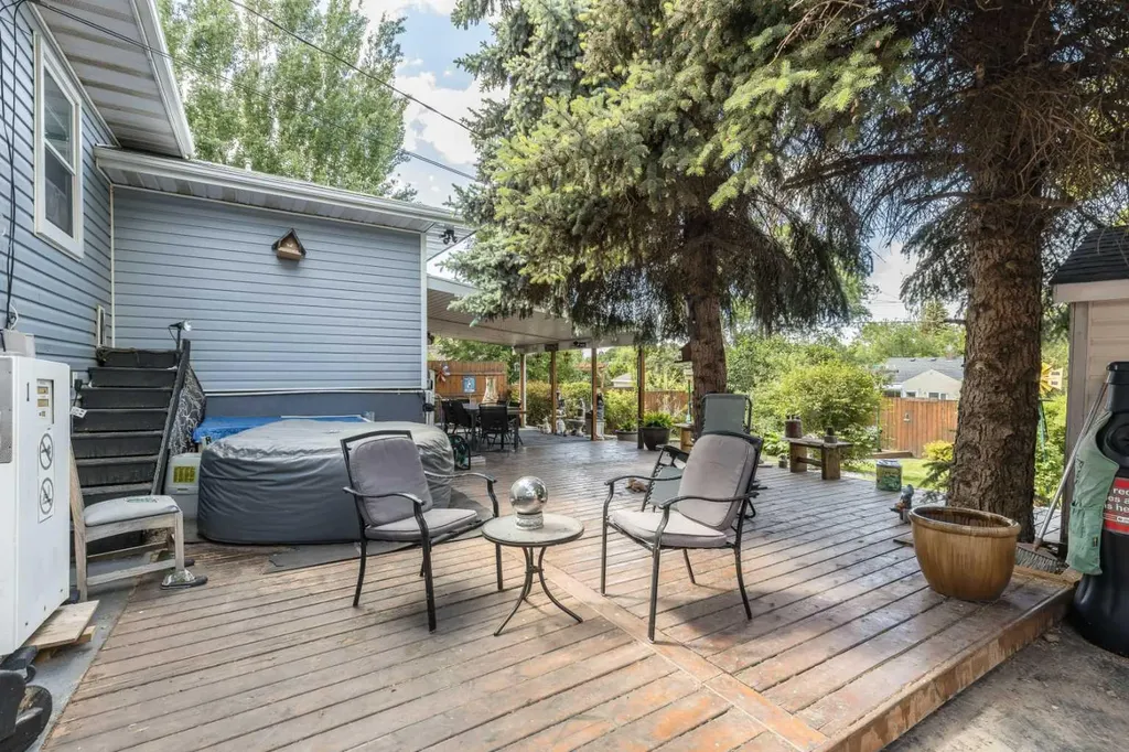 54 9 Street SW Medicine Hat AB T1A 4N6