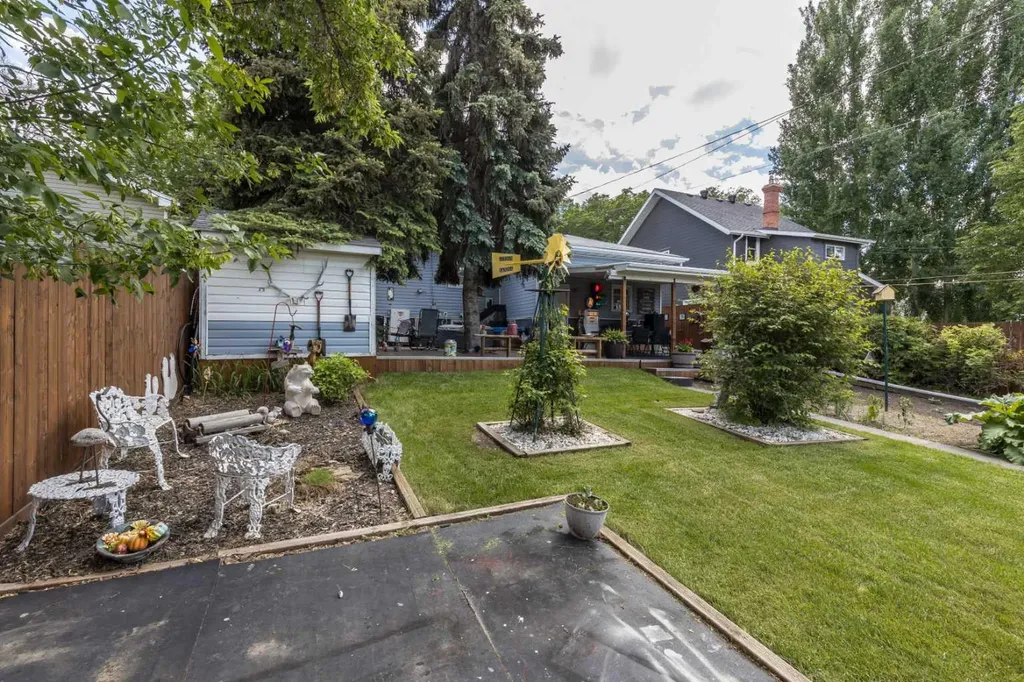 54 9 Street SW Medicine Hat AB T1A 4N6