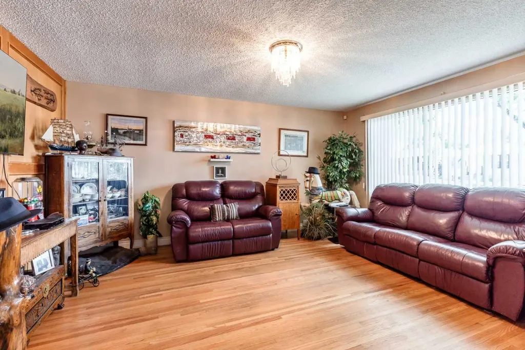 54 9 Street SW Medicine Hat AB T1A 4N6