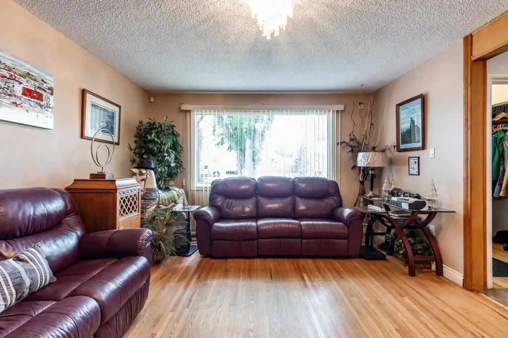 54 9 Street SW Medicine Hat AB T1A 4N6