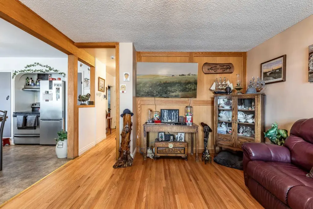54 9 Street SW Medicine Hat AB T1A 4N6