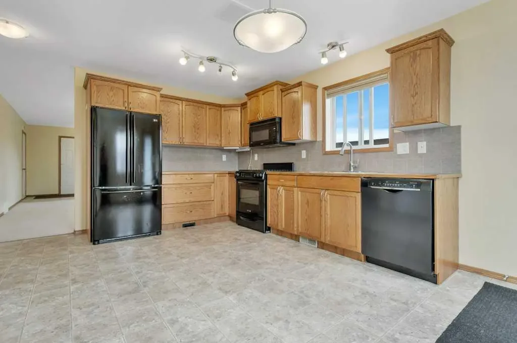 12 Oswald Close Red Deer AB T4P 0C1