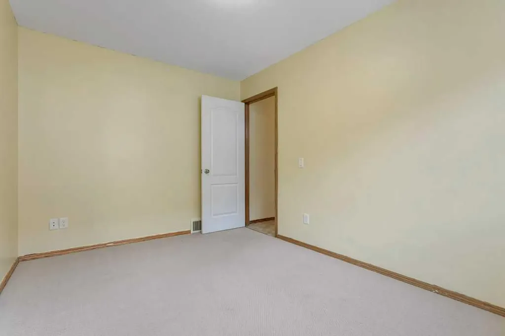12 Oswald Close Red Deer AB T4P 0C1