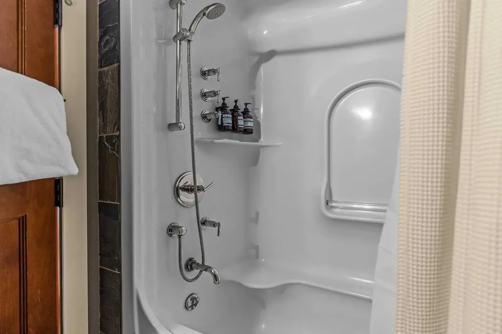 187 Kananaskis Way Canmore AB T1W 0A3
