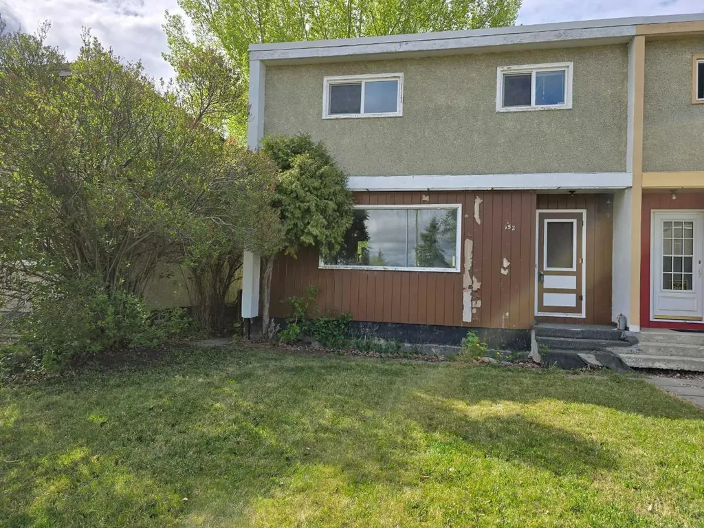 9521 89 Avenue Peace River AB T8S 1G7