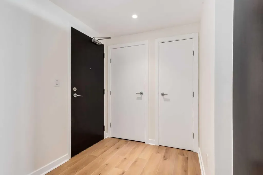 888 4 Avenue SW Calgary AB T2P 0V2