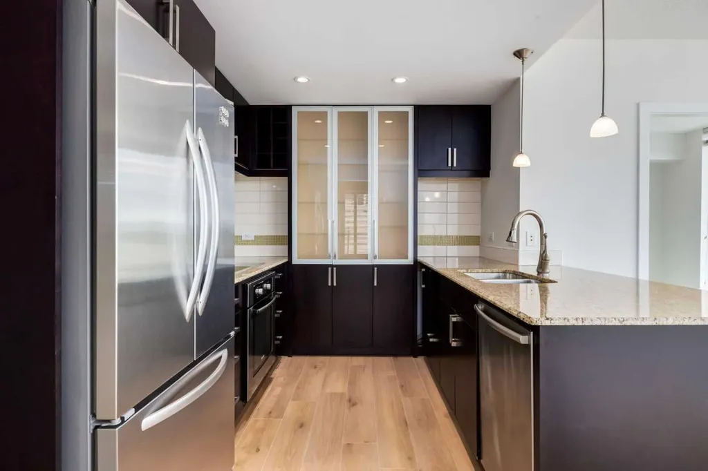 888 4 Avenue SW Calgary AB T2P 0V2