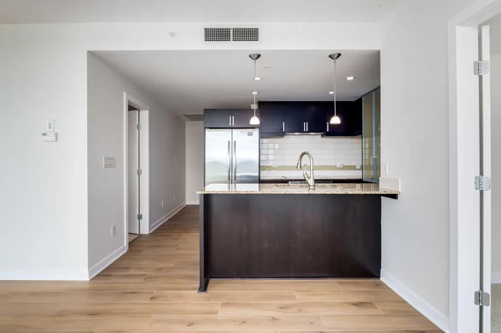 888 4 Avenue SW Calgary AB T2P 0V2