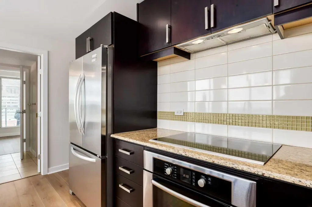 888 4 Avenue SW Calgary AB T2P 0V2