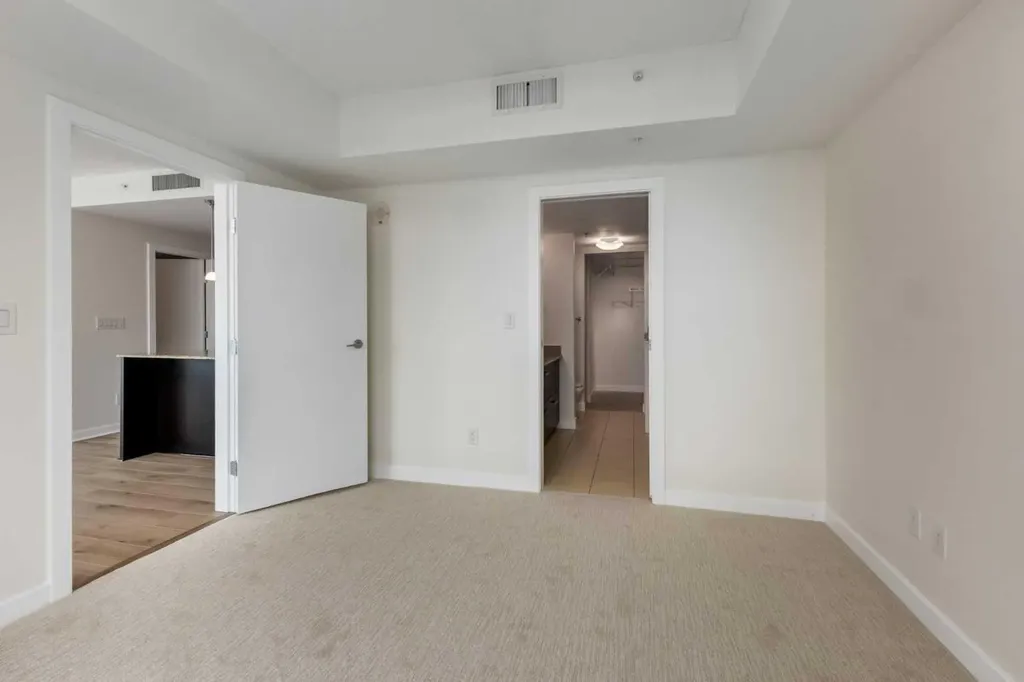 888 4 Avenue SW Calgary AB T2P 0V2