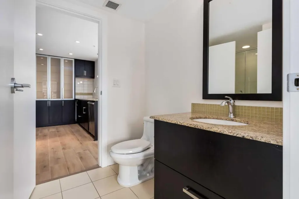 888 4 Avenue SW Calgary AB T2P 0V2