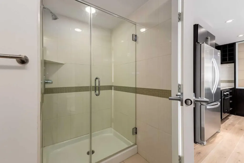 888 4 Avenue SW Calgary AB T2P 0V2