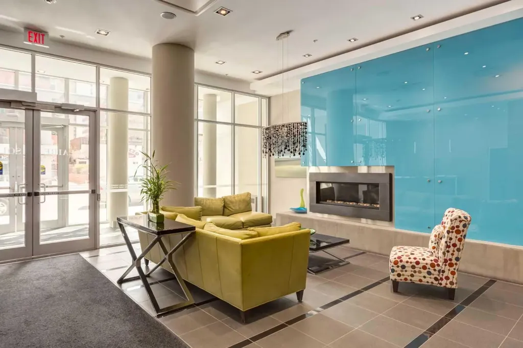 888 4 Avenue SW Calgary AB T2P 0V2